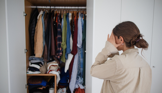 クローゼットが狭いと感じたら、ズボンハンガーを見直してみて.